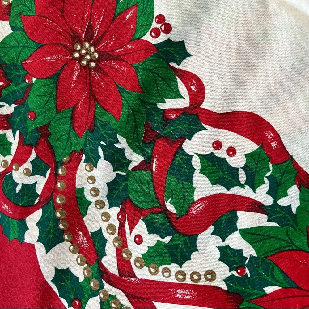 Vintage Poinsettia Oval Christmas Tablecloth & 4 matching Napkins w/ Felt Rings